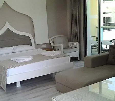 Hotel Karya 4*