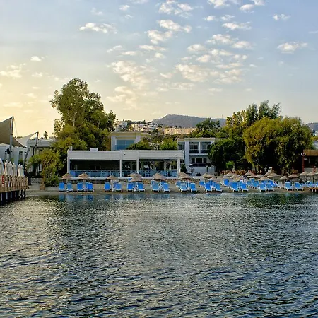 Hotel Karya