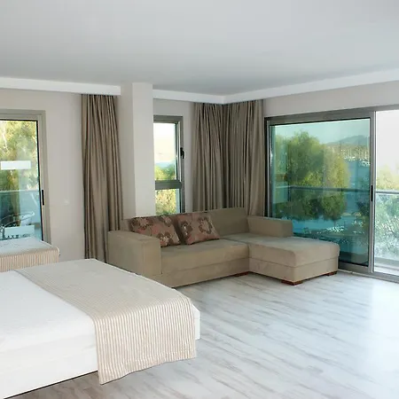 Hotel Karya 4*