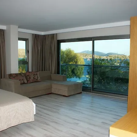 Karya Hotel 4*
