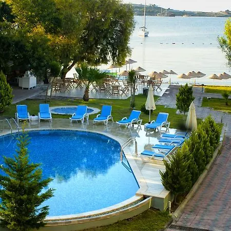 Hotel Karya 4*